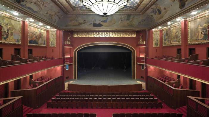 Şehir Tiyatrosu, perdelerini açıyor