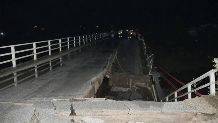 Balıkesir'de şiddetli yağış nedeniyle bir köprü kısmen çöktü