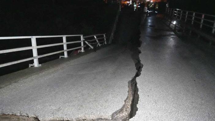 Kuvvetli sağanak köprüyü yıktı