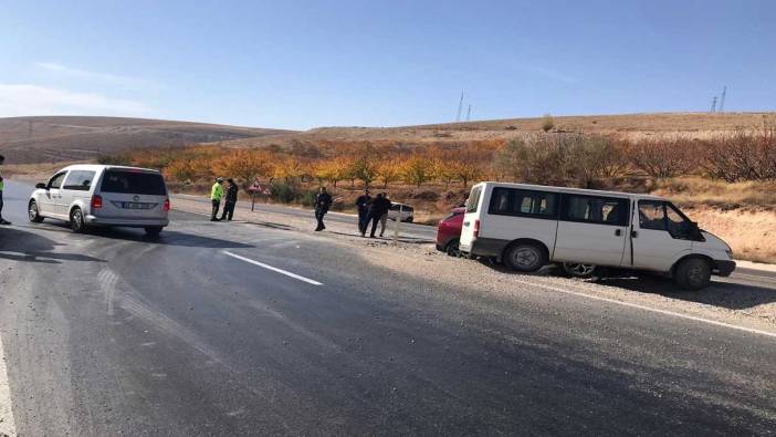 Malatya'da otomobil ile minibüs çarpıştı: Yaralılar var