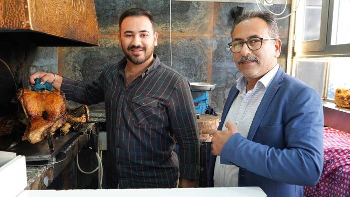 Baba oğul Denizli'nin tescilli kebabını tanıtmak için el ele verdi