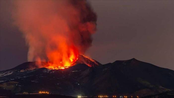 İtalya'da Etna Yanardağı yeniden faaliyete geçti