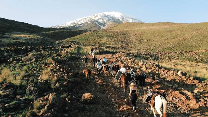 Ağrı Dağı'nda 3 bin 200 metrede klip