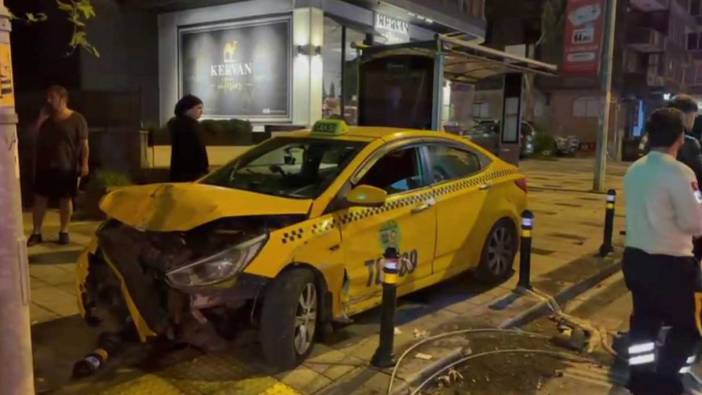 Kadıköy'de alkollü sürücünün kullandığı otomobil kaza yaptı