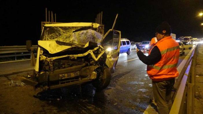 TEM’deki kamyonet kazası trafiği felç etti