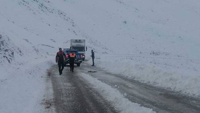 Ankara-Zonguldak kara yolunda kar yağışı nedeniyle ulaşım aksıyor