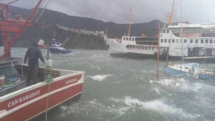 Amasra'yı fırtına vurdu: Tekne battı!