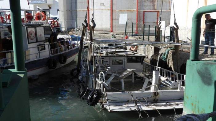 Hatay'da fırtınada batan tekne karaya çıkarıldı