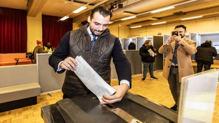 Hollanda’da halk genel seçimler için sandık başında