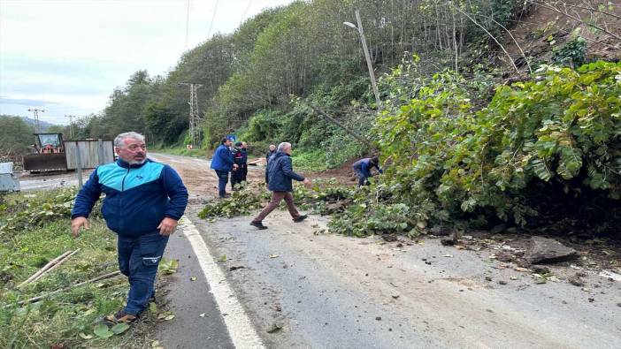 Rize’de heyelan nedeniyle yol ulaşıma kapandı