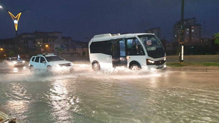 Osmaniye'de sağanak hayatı olumsuz etkiledi