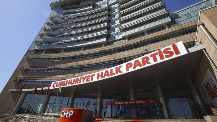 CHP'de 13 isme af çıktı