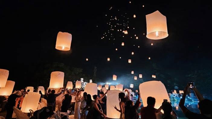 Tayland'da "Yüzen Fener Festivali" renkli görüntüler oluşturdu