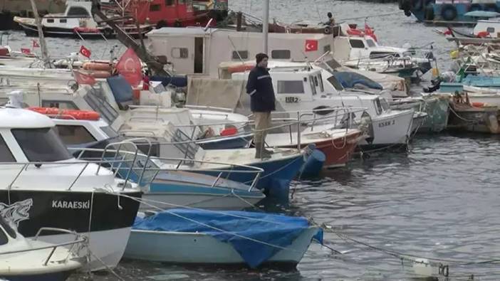 Tekneler kuvvetli rüzgara direnemedi! Pendik'te 3 tekne battı