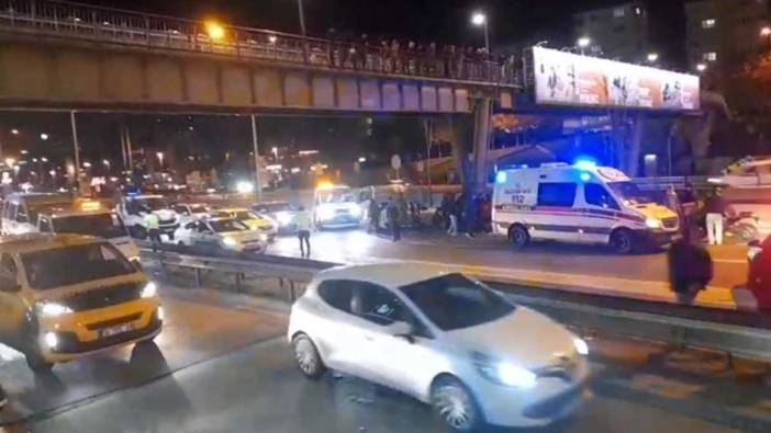 Kadıköy'de bir kişi üst geçitten atladı