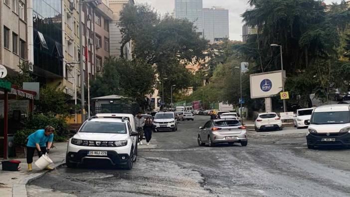 Şişli'de iş yerlerini su ve lağım bastı