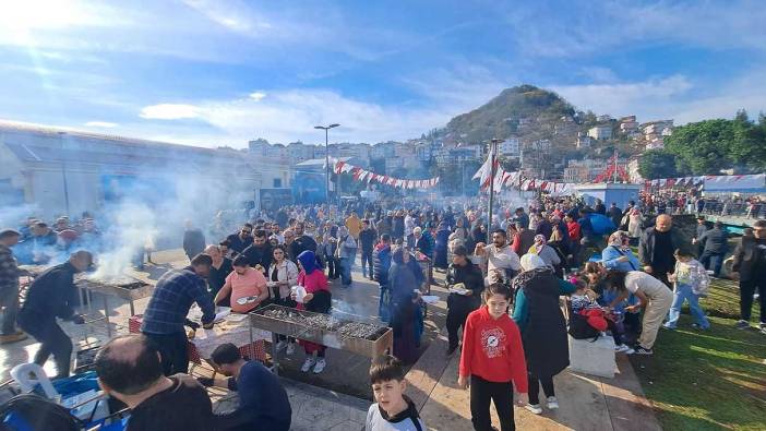 Ordu'da düzenlenen festivalde 10 ton hamsi tüketildi