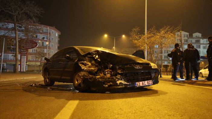 Kaza yaptı, hasar gören otomobili bırakıp kaçtı