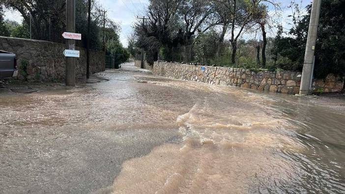 Bodrum’u sağanak vurdu! 4 kişilik aile mahsur kaldı!