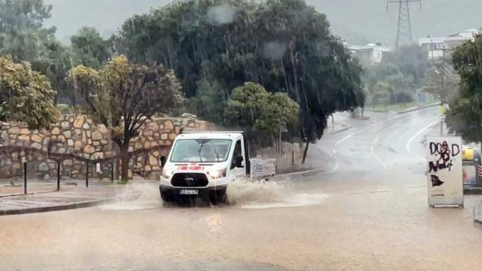 Bodrum'da sağanak yağış etkili oldu!