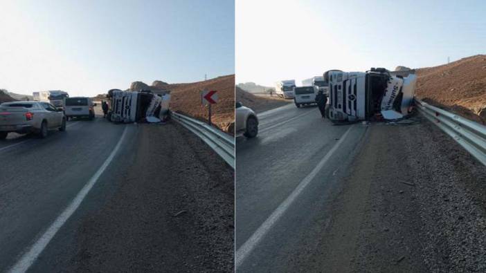 Hakkari’de kontrolden çıkan tır devrildi: 1 yaralı