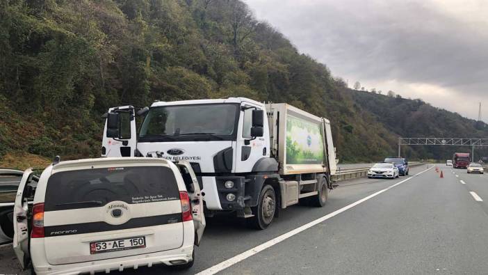 Rize'de kaza! Çöp kamyonu ve otomobil çarpıştı