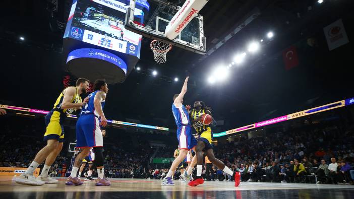 Derbinin galibi Anadolu Efes oldu