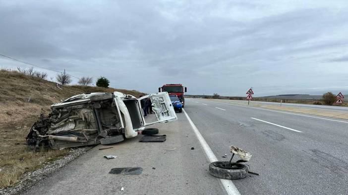 Afyonkarahisar’da feci kaza! Kamyonet takla attı...Sürücü yaşamını yitirdi