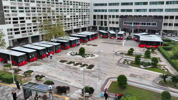 Antalya Büyükşehir toplu taşıma filosuna 20 yeni otobüs kattı