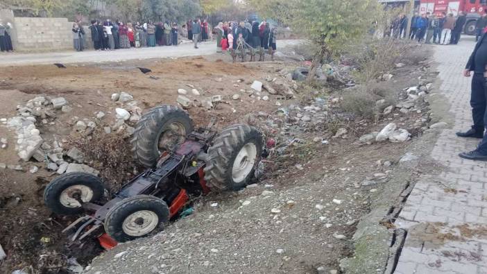 Sürücü direksiyon hakimiyetini kaybetti: Traktör takla attı!