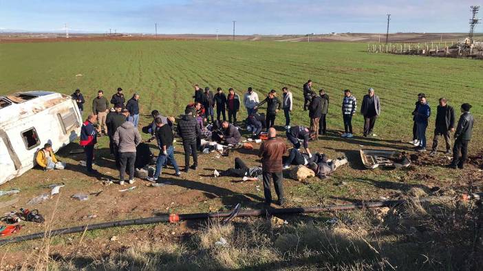 Diyarbakır'da otobüs şarampole devrildi: 16 yaralı!