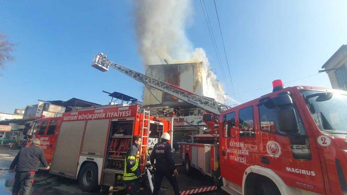 Kayseri’de yangın! İş yeri deposu alevlere teslim oldu