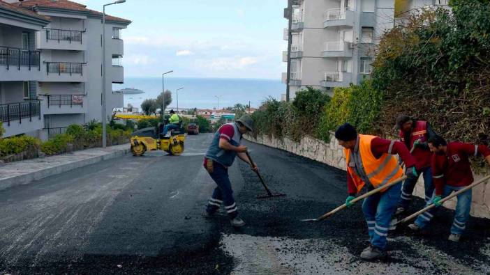 Kuşadası’nda yeni yollar yapılıyor