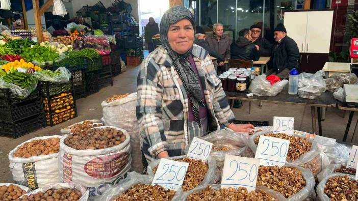 Ayıklanmış Erfelek cevizi 250 TL’den tezgahlarda yerini aldı