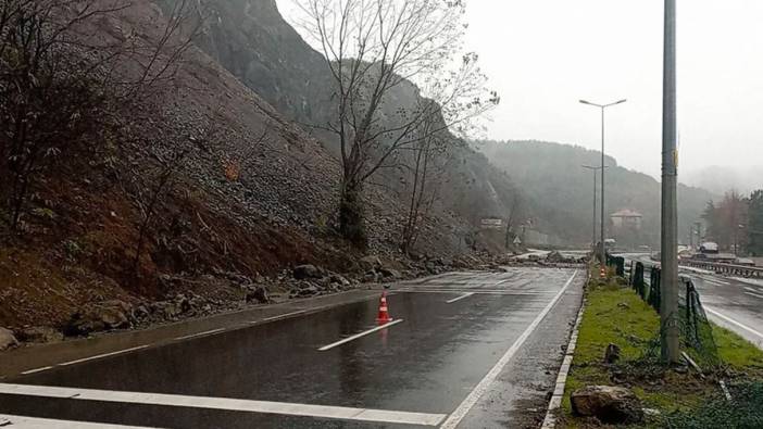 Artvin-Ardahan kara yolunda heyelan