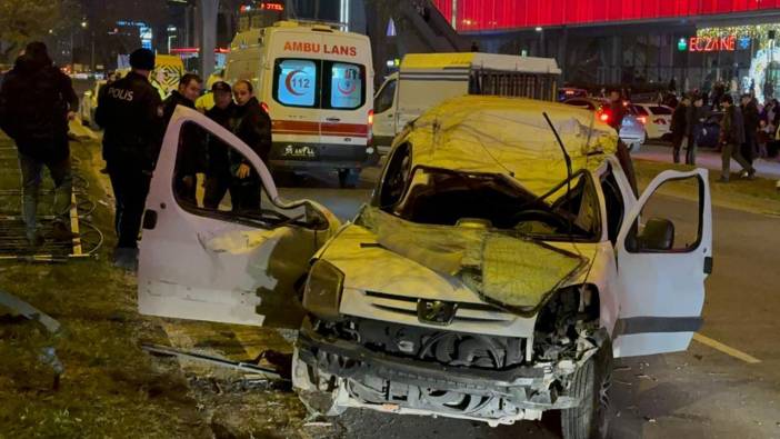 Samsun'da otomobille hafif ticarı araç çarpıştı