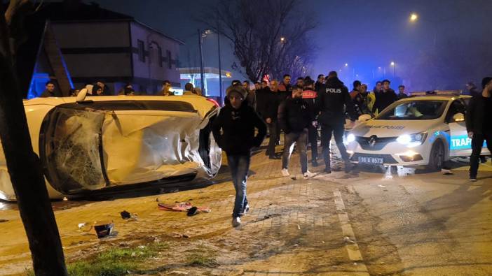 Önce elektrikli motosiklete sonra polis aracına çarptı: 2'si polis 4 yaralı