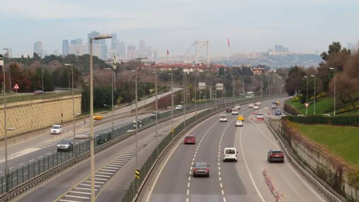 Yılın ilk gününde İstanbul'da yollar boş kaldı