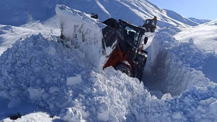 Şırnak'ta kar yağışı sonrası köy yollarında ulaşım engeli!