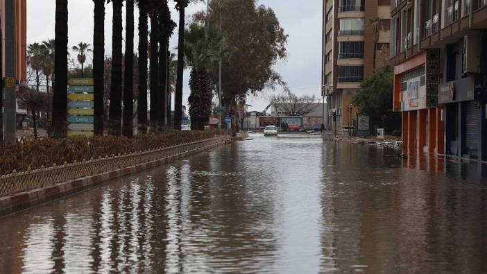 İskenderun sular altında! Hayat felç oldu