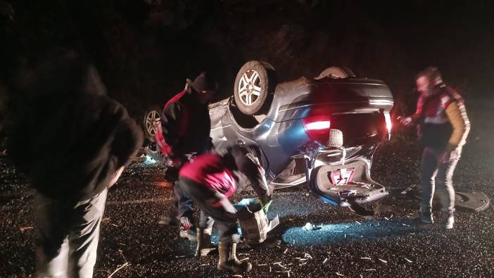 Hakkari'de kontrolden çıkan otomobil takla attı: 3 yaralı