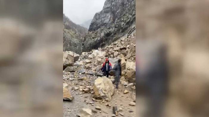 Şırnak-Hakkari kara yolunda heyelan sebebiyle ulaşım aksadı