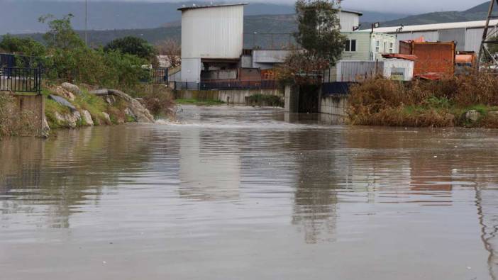 İzmir’de sağanak ve fırtına!