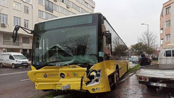 Ataşehir’de İETT kazası! 4 araç hasar aldı