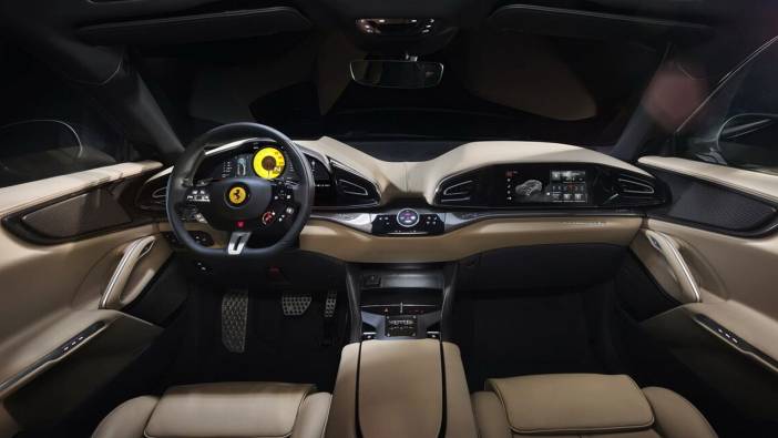 Ferrari'nin Purosangue modeli Kuruçeşme'deki Showroom'da sergiye çıktı