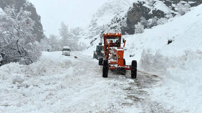 Kar yağışı nedeniyle 28 köy yolu ulaşıma kapandı