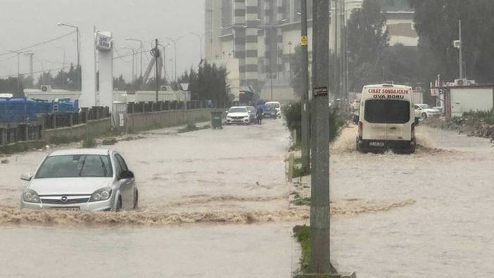 Hatay'ı sağanak yağış vurdu!