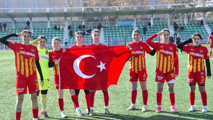 Zeynep Bilir’den gol sonrası asker selam