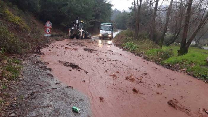 Manisa'da sağanak hayatı felç etti! Taşkınlara neden oldu