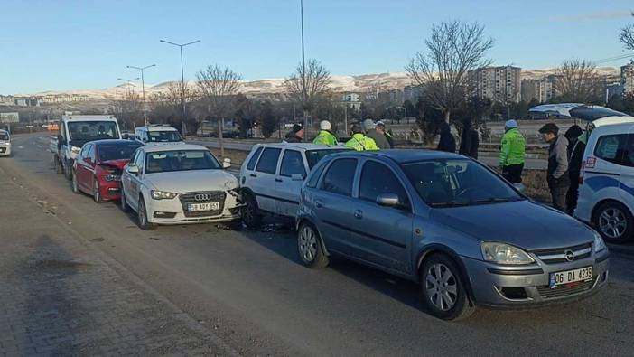 Sivas’ta zincirleme kaza! 10 araç birbirine girdi